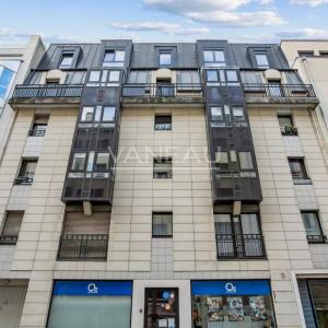 PARIS XIIème - Studio immeuble moderne