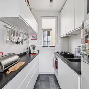 Paris IIème - Dernier étage avec ascenseur - vue dégagée