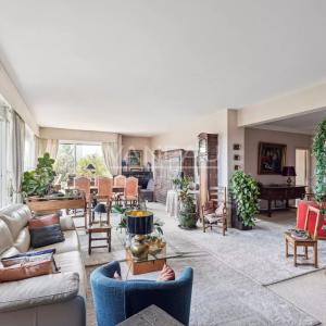 Paris XIVe – dernier étage avec terrasse panoramique