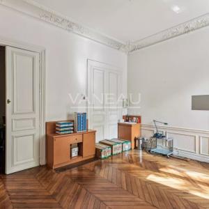 PARIS VIII - Parc Monceau - Appartement Haussmannien de 2 pièces