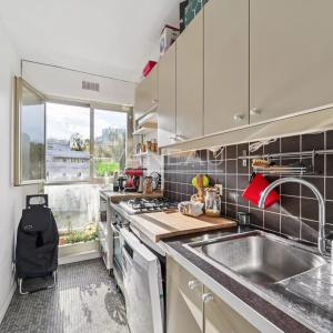 PARIS XV - Lourmel / Convention - Bel appartement avec balcon