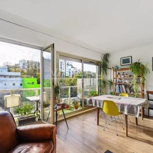 PARIS XV - Lourmel / Convention - Bel appartement avec balcon