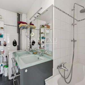 PARIS XV - Lourmel / Convention - Bel appartement avec balcon