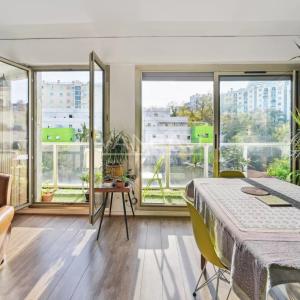 PARIS XV - Lourmel / Convention - Bel appartement avec balcon