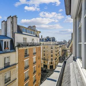 Paris XVe - Sèvres Lecourbe - Appartement lumineux en étage élev