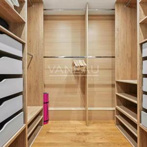 Appartement meublé refait à neuf  15E – Bail société uniquement