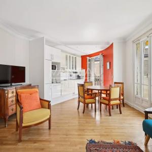 En étage avec ascenseur, vue dégagée et soleil