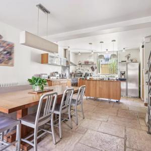 Quatre chambres et une grande pièce de vie