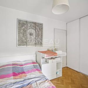 ISSY LES MOULINEAUX - EN ETAGE AVEC JARDIN, TERRASSE ET PARKING