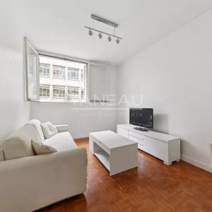 Métro Commerce - Deux pièces