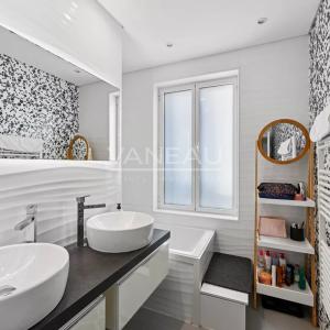 XVe -  Rond-Point Saint-Charles. Comme une maison.