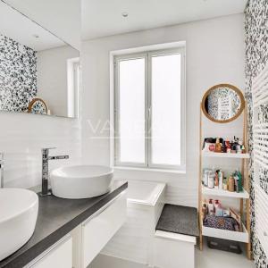 XVe -  Rond-Point Saint-Charles. Comme une maison.