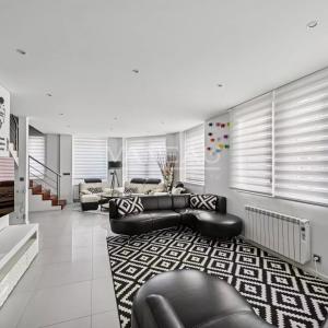 XVe -  Rond-Point Saint-Charles. Comme une maison.