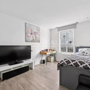 XVe -  Rond-Point Saint-Charles. Comme une maison.