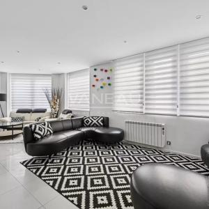 XVe -  Rond-Point Saint-Charles. Comme une maison.