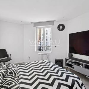 XVe -  Rond-Point Saint-Charles. Comme une maison.