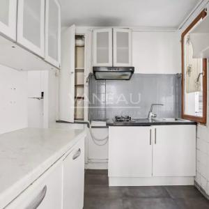 Paris IIe - Trois pièces à rénover - Beau potentiel -