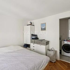 Paris IXe - Charmant deux pièces - Parquet, moulures, poutres et