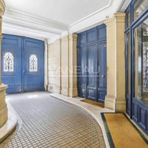 Paris VIIIe Rome/Batignolles Deux pièces Dernier étage