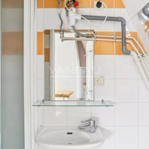 Paris VIIIe Rome/Batignolles Deux pièces Dernier étage