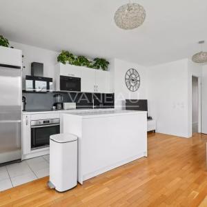 BOULOGNE - DERNIER ETAGE - BALCON / TERRASSE