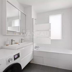 BOULOGNE - DERNIER ETAGE - BALCON / TERRASSE