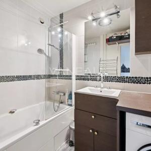 PARIS XV - Pasteur / Montparnasse - Appartement trois pièces