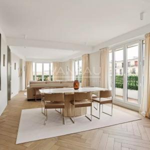 PARIS XVIe - Trocadéro - Vue Panoramique, étage élevé.