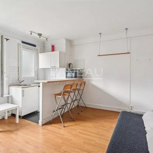 PARIS XVIIIe - Guy Moquet / rue Championnet - Studio lumineux et