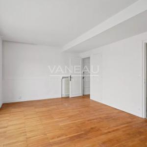 Paris XIVe - studio  lumineux avec balcon et vue dégagée