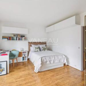 Grand studio 38 m2 avec balconnet sur jardin