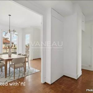 Dernier étage avec balcon et vue dégagée