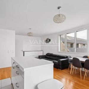 BOULOGNE - DERNIER ETAGE - BALCON / TERRASSE