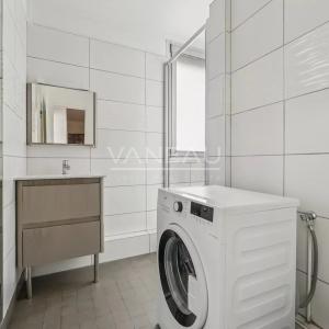 Paris XVIe - Passy - Boulainvilliers - Studio baigné de lumière.