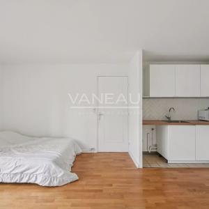 Paris XVIe - Passy - Boulainvilliers - Studio baigné de lumière.