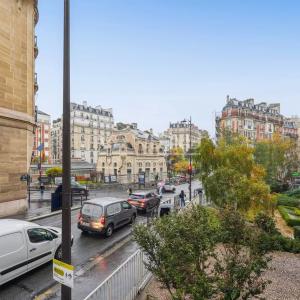 Paris XVIe - Passy - Boulainvilliers - Studio baigné de lumière.