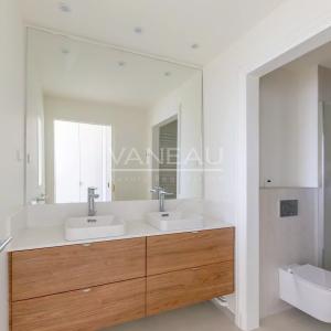 Paris  VII - Très bel  appartement entièrement rénové sur rue et