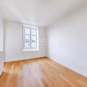 Paris  VII - Très bel  appartement entièrement rénové sur rue et