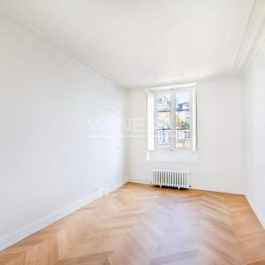 Paris  VII - Très bel  appartement entièrement rénové sur rue et