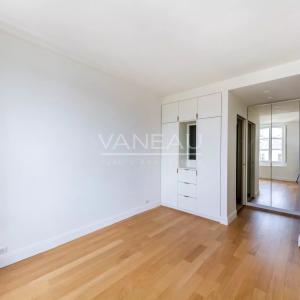 Paris  VII - Très bel  appartement entièrement rénové sur rue et