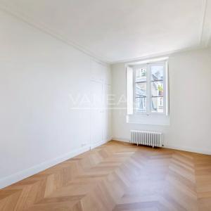 Paris  VII - Très bel  appartement entièrement rénové sur rue et