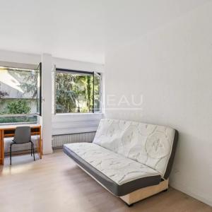 Paris XIVe – studette sur cour arborée