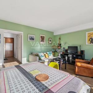 PARIS XVe - Lourmel / Convention - Appartement avec balcon et vu