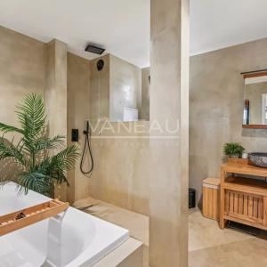 PARIS VIIe - Rue Clerc - Etage élevé avec balcon terrasse.