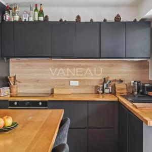 PARIS VIIe - Rue Clerc - Etage élevé avec balcon terrasse.