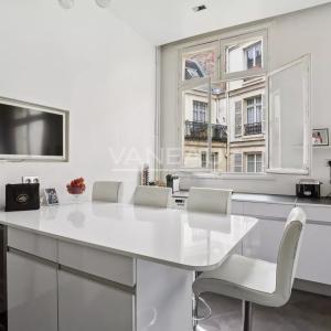 Paris VIIIe - A proximité du parc Monceau et de l’Etoile.