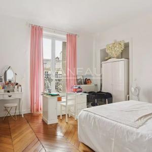 Paris VIIIe - A proximité du parc Monceau et de l’Etoile.