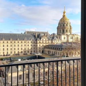 Paris XVII - STUDIO MEUBLE AVEC BALCON - TOUR MAUBOURG