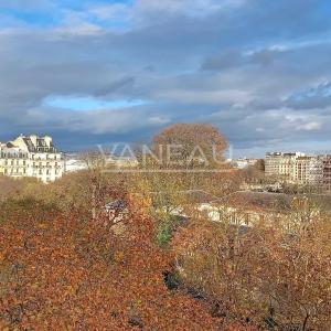 Paris XVII - STUDIO MEUBLE AVEC BALCON - TOUR MAUBOURG