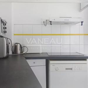 Paris XVII - STUDIO MEUBLE AVEC BALCON - TOUR MAUBOURG